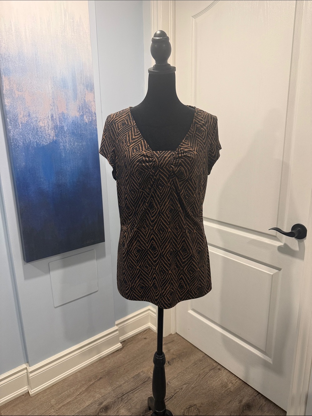 Buy 2 for 20$ ✌🏻Liz Claiborne Brown and Black Geometric Cap-Sleeve Top